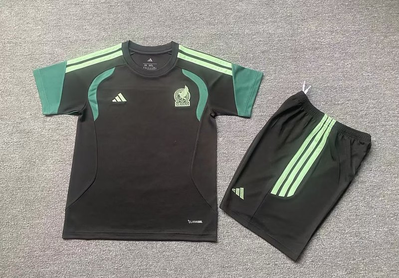 25/26 Negro México Entrenamiento Niño